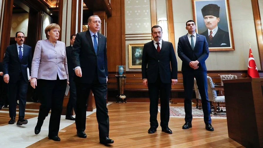 Γερμανικό «σωσίβιο» για την οικονομία της Τουρκίας: Επενδύσεις δισεκατομμυρίων από τη Siemens – Έντονες αντιδράσεις για την επίσκεψη Ερντογάν στο Βερολίνο